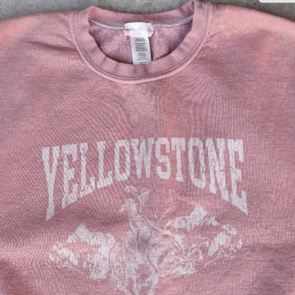 NWOT Altar'd State "YELLOWSTONE" Sweatshirt